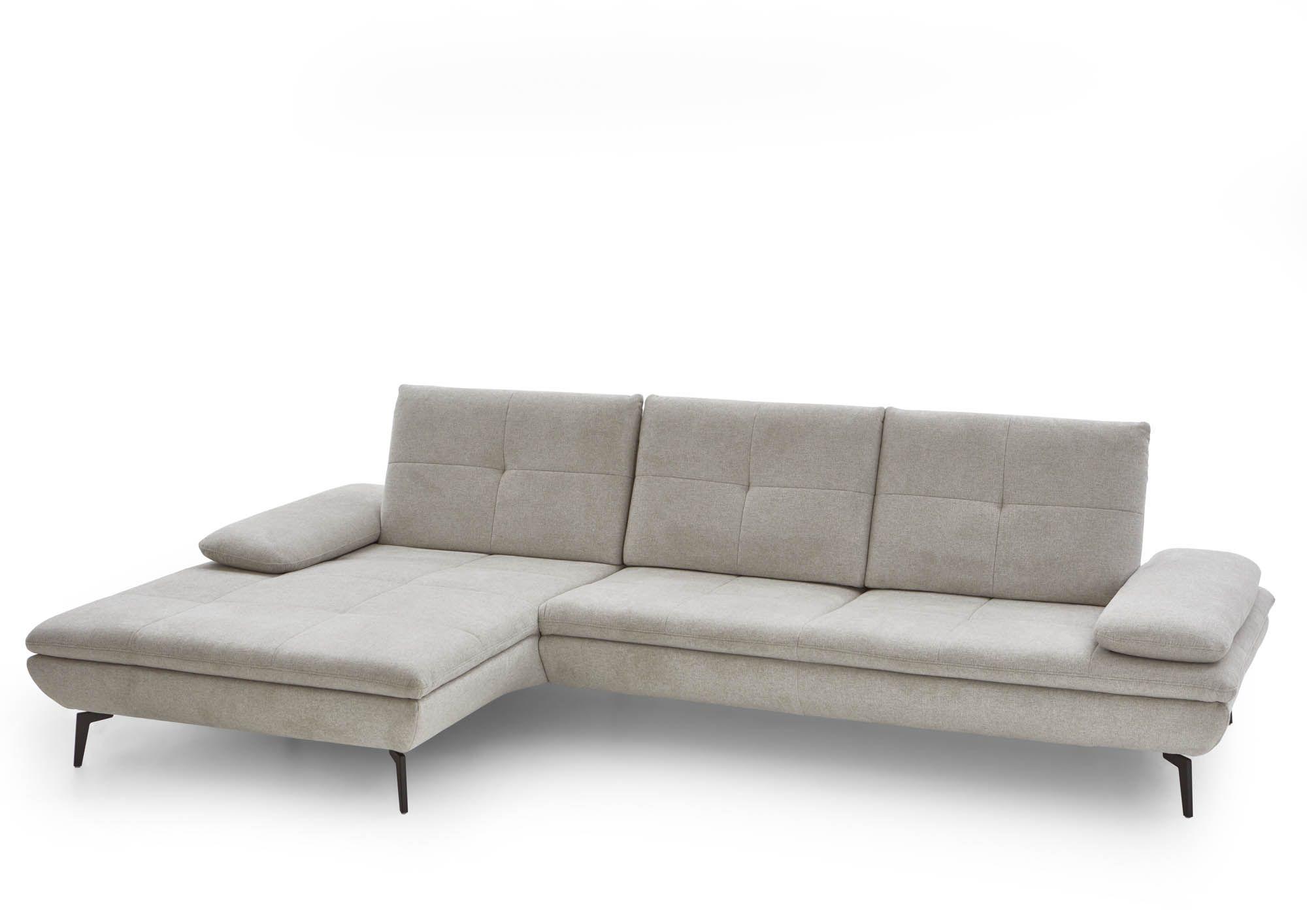 Sofa freigestellt ohne Dekoration von vorne seitlich fotografiert