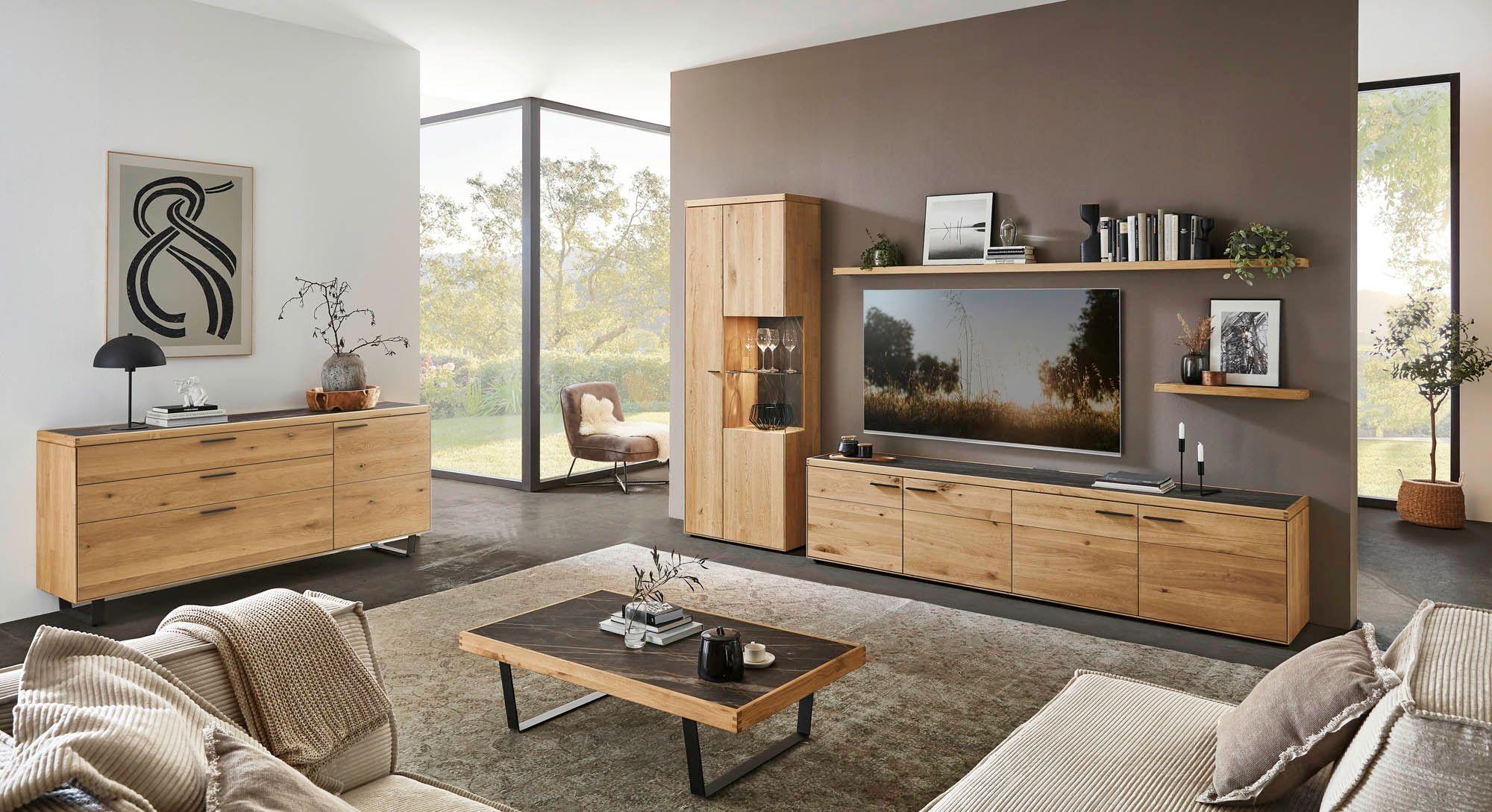 Wohnwand in Eiche mit passendem Sideboard